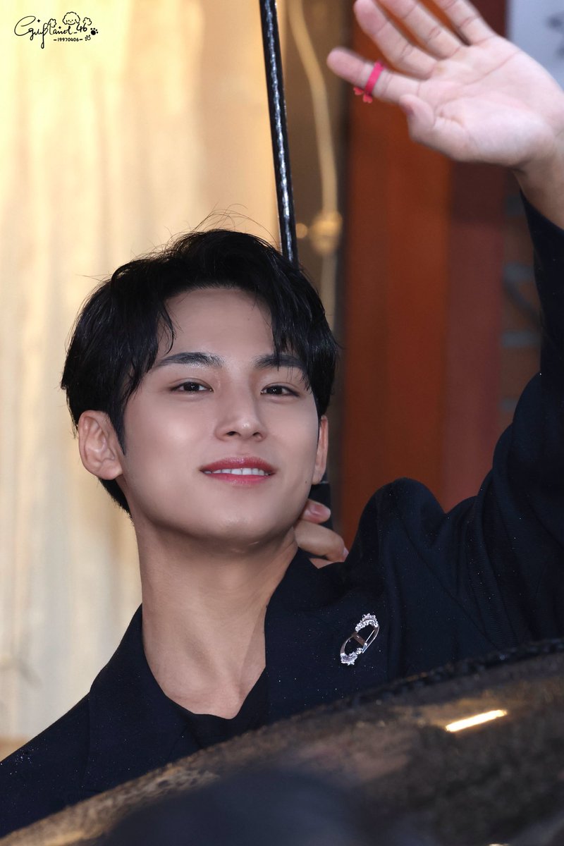 Mingyuying0406's tweet image. 241116 UNOLVE 어노브

화려한 퇴장💍🖐🏻

#세븐틴 #SEVENTEEN 
#민규 #MINGYU 
@pledis_17