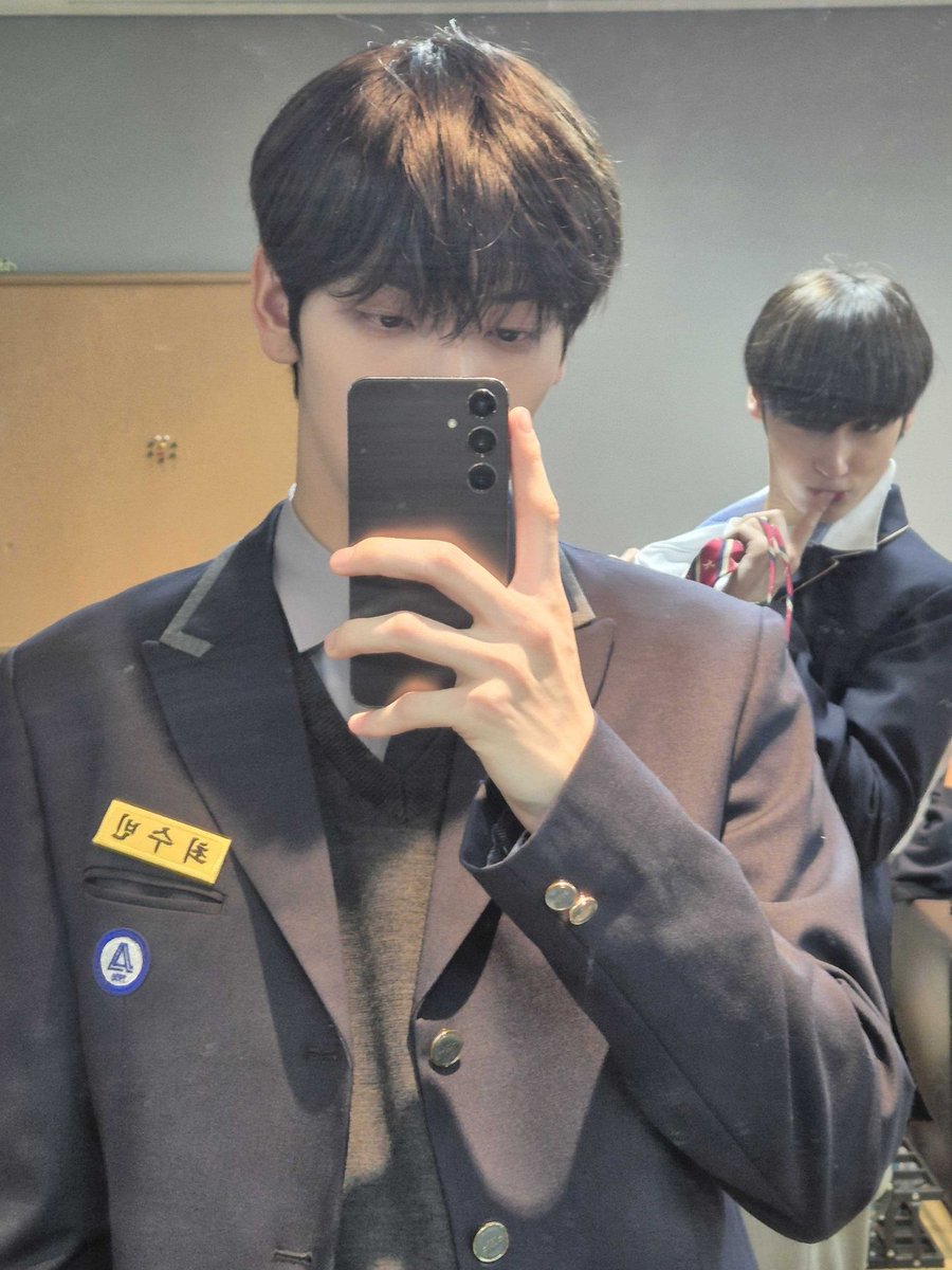 ㅁㅊ 교복수빈이 거울 셀카