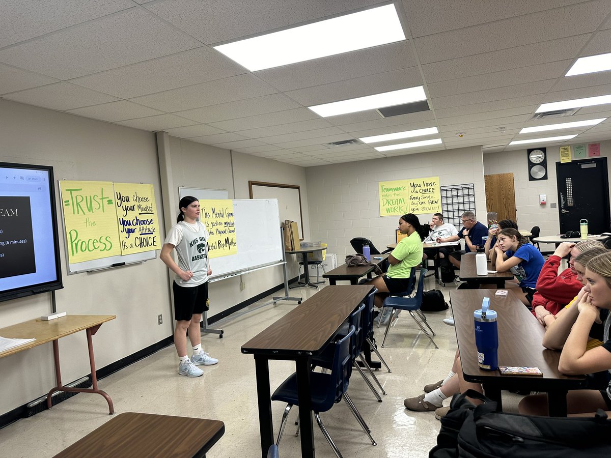 Day 2  with the <a href="/jfk_bball/">Kennedy Girls Bball</a>

➡️Kobe Bryant
➡️Above the line AND below the line with the core values
➡️<a href="/ellamoser1/">Ella Moser</a> talked about the mental preparation she does daily, before practice and before games.
➡️team building activity

#teamworkmakesthedreamwork #mentalsideofthegame #letsgo