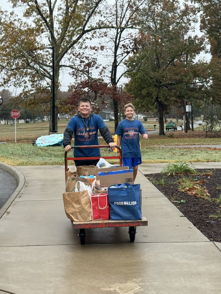 It was a busy day loading the bus with Christmas Mother food donations! Our community is amazing 💚💛