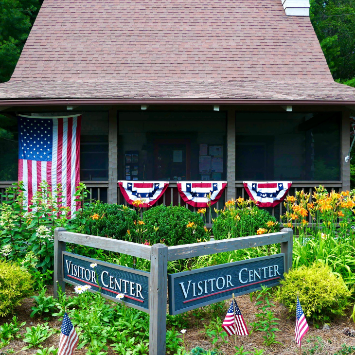 landmarkrg_com's tweet photo. Cashiers Chamber of Commerce is your one stop shop for all things art, entertainment, transportation, etc as a means of bringing the businesses of Cashiers, NC and surrounding mountain communities together!

https://t.co/XpLFdsmArV
(828) 743-5191
office@cashiersareachamber.com https://t.co/y7MNzWo1dR
