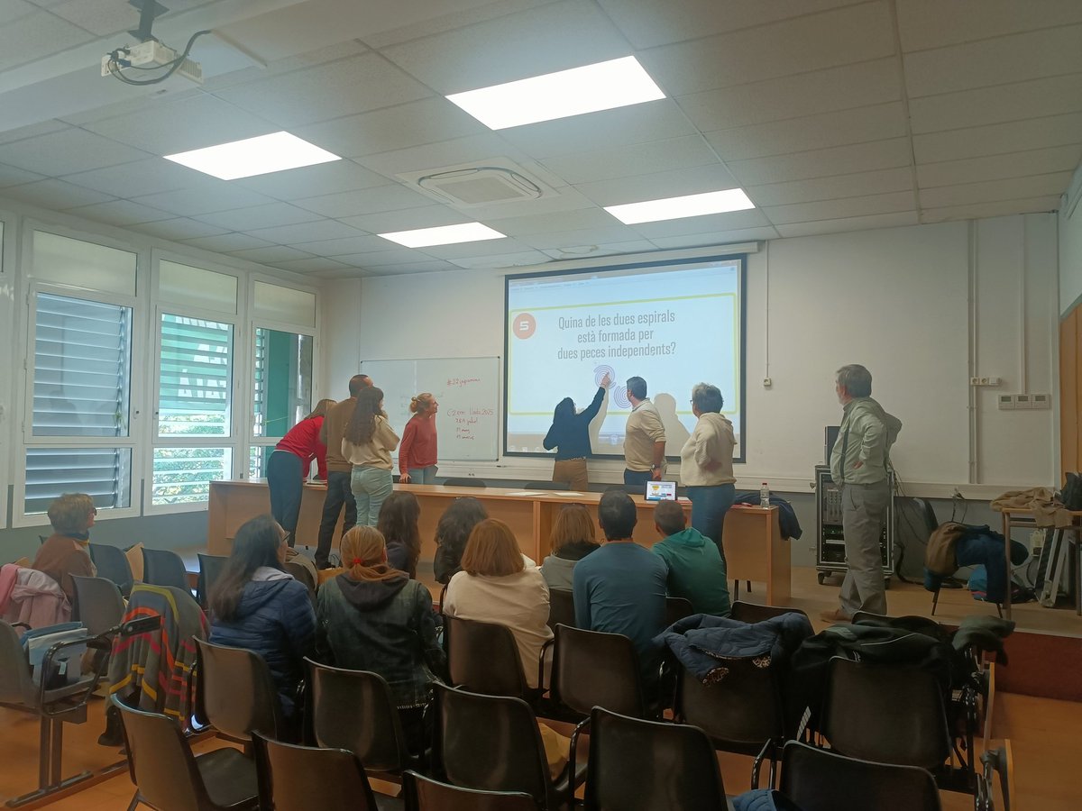 APaMMs's tweet photo. I acabem amb un joc de l'oca enigmàtic. Gamificació retro, amb un munt d'enigmes a resoldre per arribar a la meta. 

Una jornada intensa i plena de connexions. 

Ens veiem dissabte que ve a la jornada d'@apmcm1 

#22japamms

*Trobareu pròximament els materials al web! https://t.co/Lf1PuFNvkK