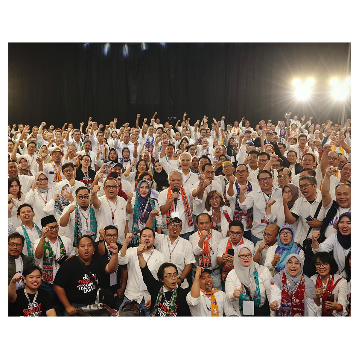 Alhamdulillah proses pemilihan Ketua Umum PP KAGAMA telah usai. Kita patut berbangga, karena pemilihan ketua dengan tradisi musyawarah mufakat tetap terjaga. Inilah arti guyub rukun yang sesungguhnya.

Selamat untuk pak Bas @basuki_hadimuljono telah terpilih sebagai Ketua KAGAMA