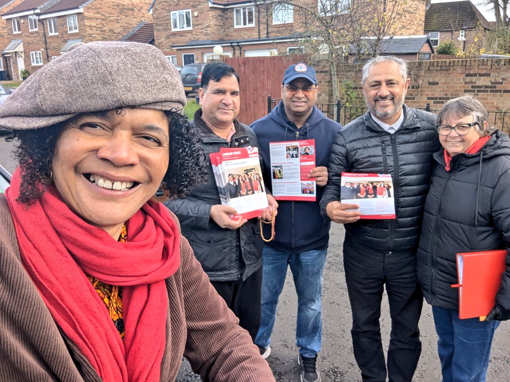 Great to be out in Wingrove with the local <a href="/NCLCentralWest/">NCLCentralWest</a> team talking and listening to residents about the issues which matter to them - the cost of renting, anti-social behaviour and the environment were most mentioned -  the Labour Govt and <a href="/NewcastleCC/">Newcastle City Council</a> are working on them!