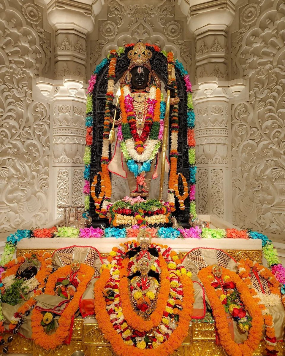 ShriAyodhya_'s tweet image. मानव जीवन के हर कष्ट की दवा है प्रभु का भजन ❣️