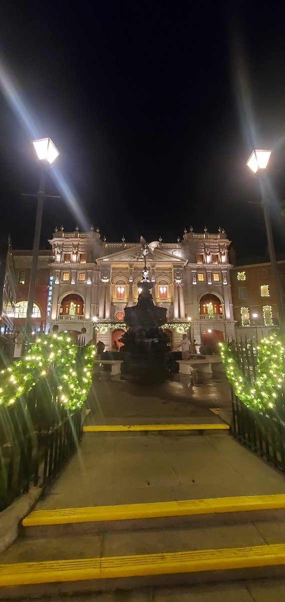 Zandra68's tweet image. Nice cool evening outside King's Cross area. Now for the Yard sale in a few hours. #UOAP