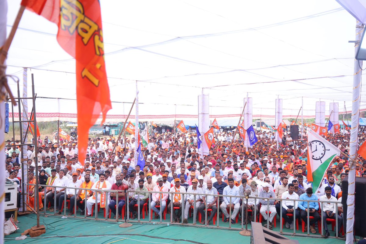 दापोली-मंडणगड विधानसभा मतदारसंघाचे शिवसेना पक्षाचे महायुतीतील अधिकृत उमेदवार योगेश कदम यांच्या प्रचारासाठी विराट अशी प्रचारसभा आज पार पडली. 

दापोली ही कोकणातील अत्यंत पवित्र भूमी आहे. या भूमीने लोकमान्य टिळक, महर्षी धोंडो केशव कर्वे, साने गुरुजी, डॉ. बाबासाहेब आंबेडकर अशी अनेक