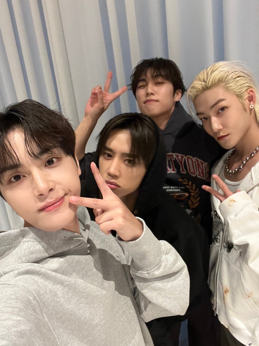 [📸] 더보이즈 9th MINI ALBUM [導火線] 발매 기념 사진회 완료✨ 더비들과의 즐거운 시간❤️ 내일도 만나요😆

#THEBOYZ #더보이즈
#導火線 #도화선 #TRIGGER