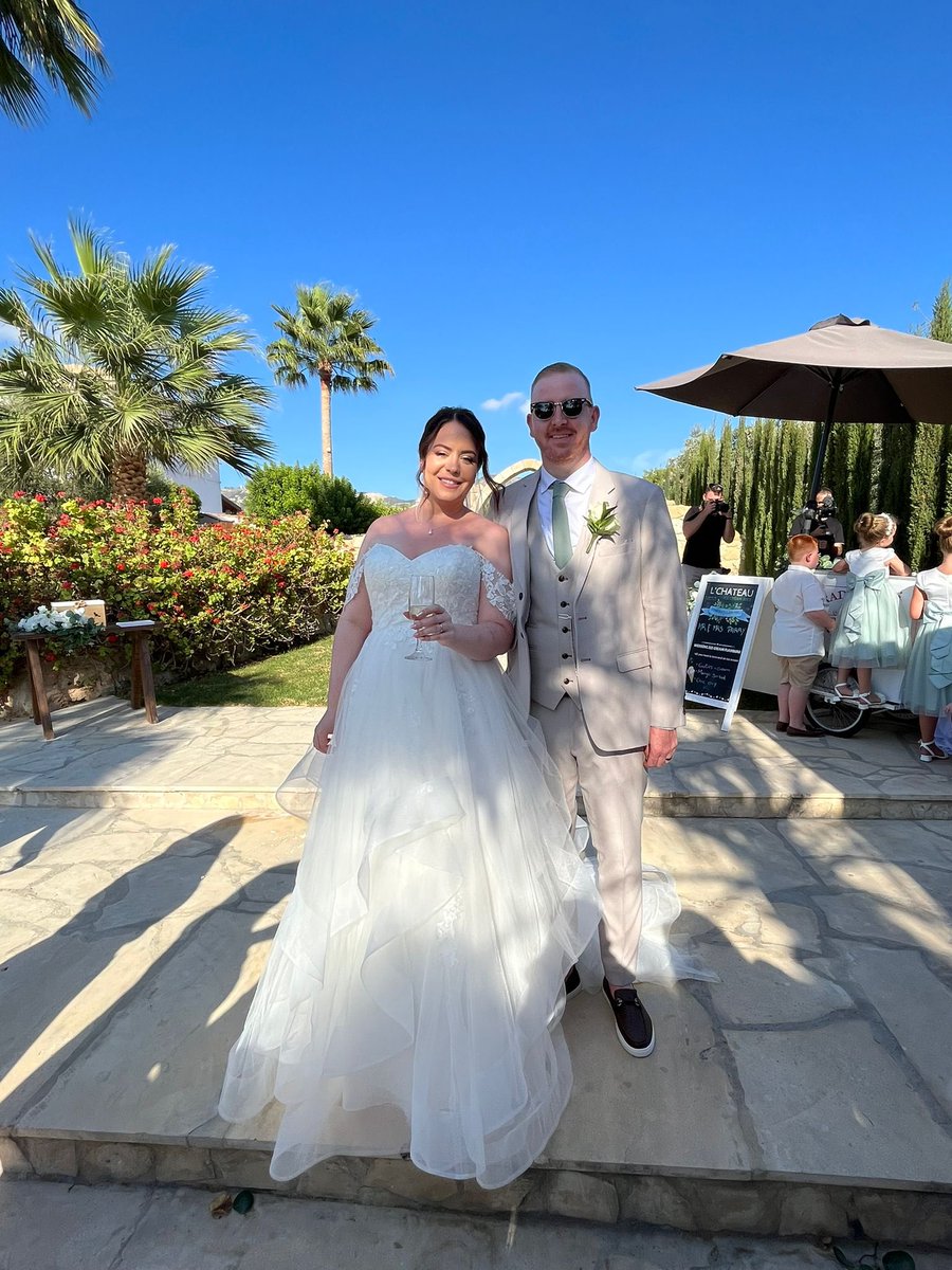 AlexandraGray's tweet photo. Wish I could do this day again 💍👰🤵🏻 https://t.co/vjTP58NKCT