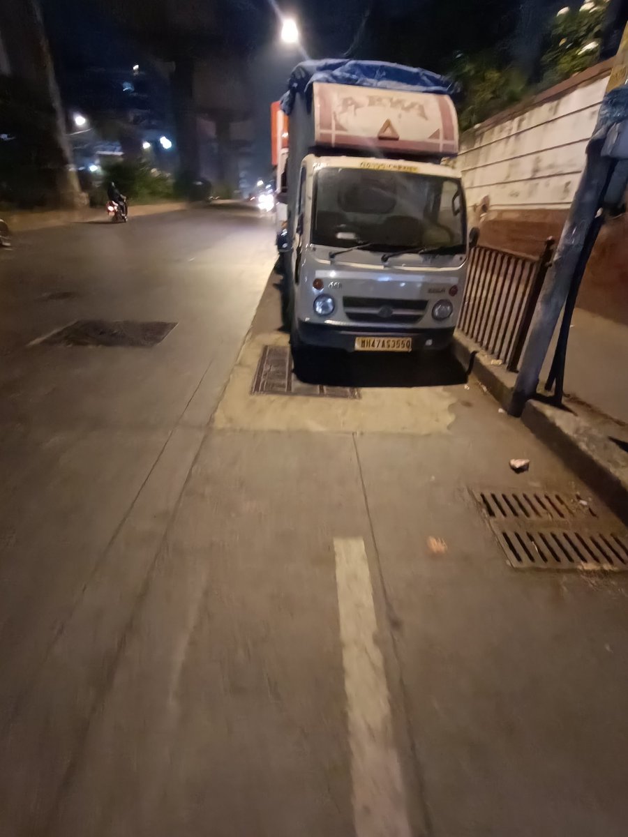 MotaNagar's tweet photo. Still no action taken. Please act before disaster strikes. Ignoring the issue now will only make it worse. The consequences will be irreversible if immediate steps are not taken. Let's prioritize action over excuses!
@MTPHereToHelp @mybmc @mybmcWardKE @mayor_mumbai https://t.co/ZHcVlho9gl