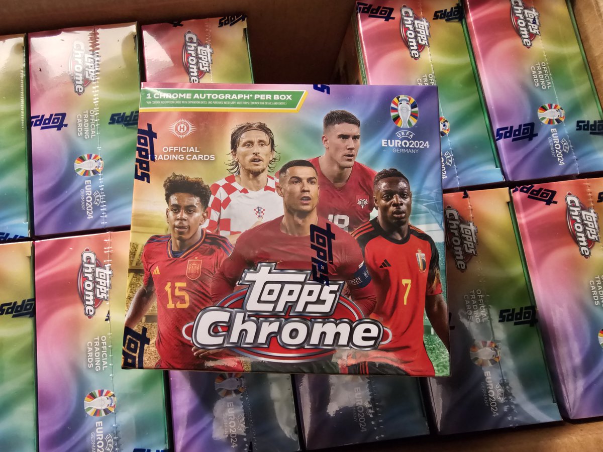 mat1peussa's tweet image. La case de box #ToppsChrome  UEFA Euro 2024 est arrivée. On va pouvoir breaker. 
Allez voir les spots dispo dans notre boutique avec des prix allant de 1€ à 29€ : 

1of1collectors.com

@toppsfrance @Topps #Casebreak #TradingCards