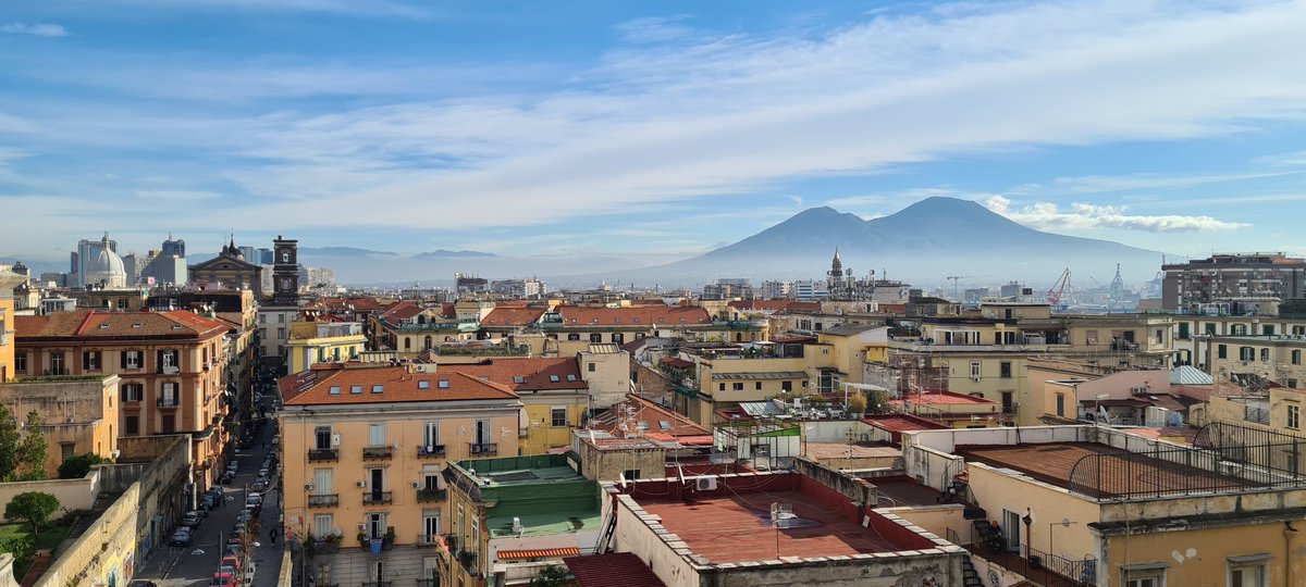 joefresna's tweet image. Napoli 🌶️, emblematic city for #complexity, living at the #edgeOfChaos. No better place to study these themes!

Honoured of having been invited by @mdiberna to give a complexity seminar at @SSMeridionale, a newly-born school focused on interdisciplinarity and excellence