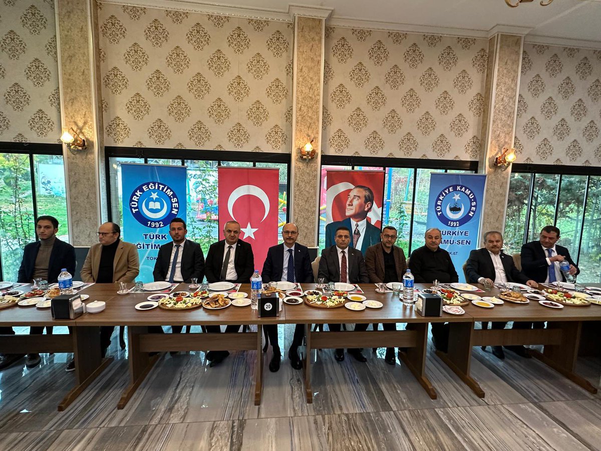 TalipGeylan06's tweet photo. Tokat şube yöneticilerimizle kahvaltıda biraraya gelerek hasbihal ettik.
Şube Başkanımız Hakan Akkaya nezdinde hak mücadelemizin bayrağını şerefle taşıyan tüm yol arkadaşlarıma teşekkürlerimi sunuyorum. https://t.co/wbOItvFGxU