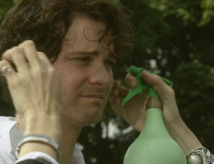 pandparchive's tweet photo. colin firth behind the scenes of pride and prejudice (1995) https://t.co/PMaq7wE2Xw