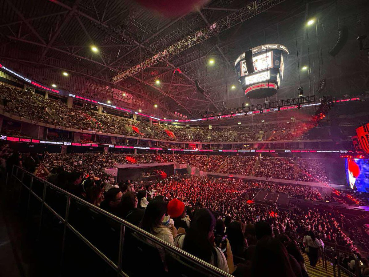 Full house tonight for 2NE1 in Manila.