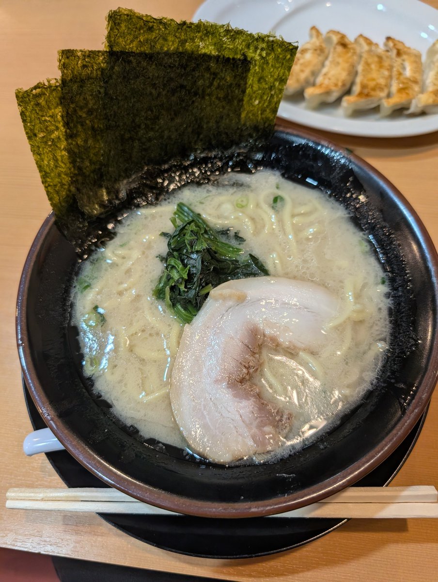 ahiru0013's tweet photo. ブレイク出勤前の飯（笑） https://t.co/uB9M57iZhT