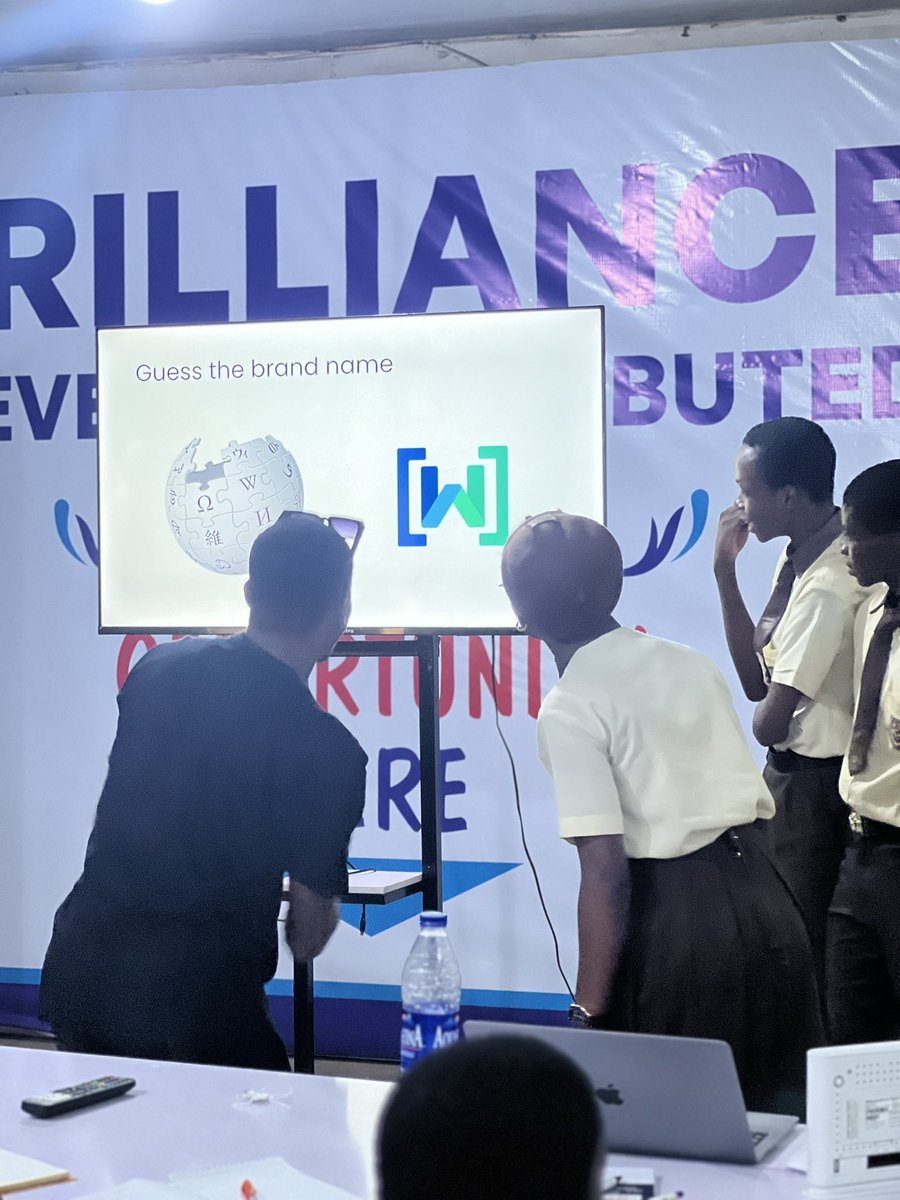 wtmilorin's tweet image. Game breakout session with our Host with the Most!😍✨✨
#WTMIlorin #EUCodeWeek #ExperienceAI