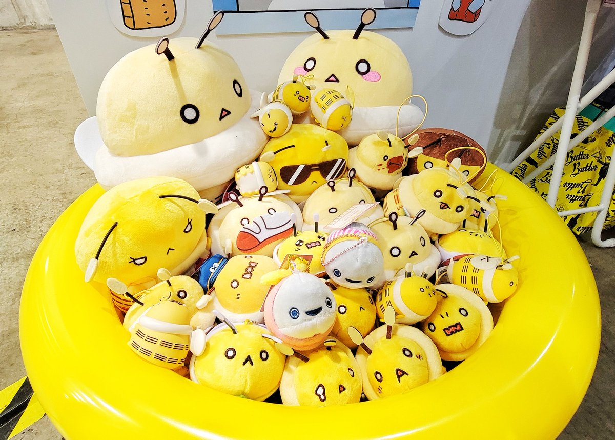 KariandAustin's tweet photo. Happy to see our favorite big bees, @yuhachi_info, at #designfesta by @nemone_2 while in Japan on vacation. Super cute, even the line ticket was cute! The Design Festa goods look great with the gachapon bees keychains we got this week! Hope to get more bee goods in the future! https://t.co/9APHkk4QY7