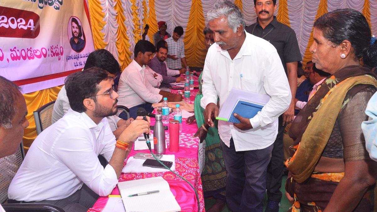 pd_kada's tweet photo. 117 applications received at Kuppam’s first ‘Praja Darbar’

#AndhraPradesh                                                                                        
#VikasMarmath
#ProjectDirector_KADA
#KuppamAreaDevelopmentAuthority
#NaraChandrababuNaidu 
#NaraLokesh 
#PawanKalyan https://t.co/TcJPCFGt8T