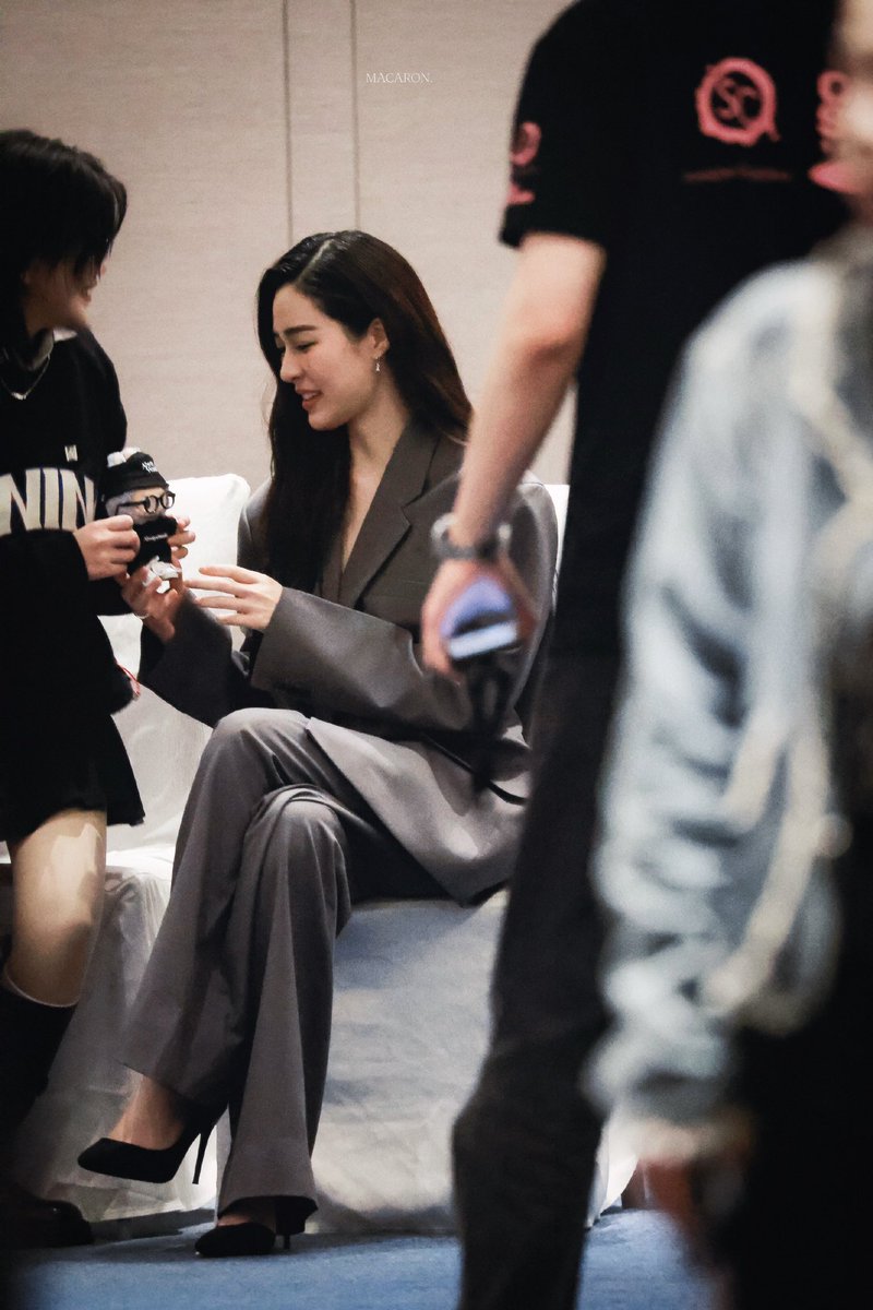 pplove_ook's tweet photo. ฟค เอาลาบูบู้ ที่ใส่หมวกกับเสื้อปักคำว่า #AlwaysWonder ให้พี่หลิง น่ารักมากกกกกกกกกกกกก

LINGLING BA TANCY TRUE
#LinglingThankYouMeetInSH
#หลิงหลิงคอง #linglingkwong https://t.co/LX0bm7jsD5