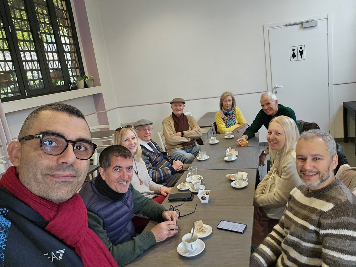 BicoccaComitato's tweet photo. Un'altra bella #colazione di #quartiere. Oggi ci siamo ritrovati a fare 2 chiacchiere al Bar Gelateria @al_bicocca_milano Ci vediamo alla prossima colazione di dicembre Xmas edition 😀 https://t.co/9uT2kua2Ky