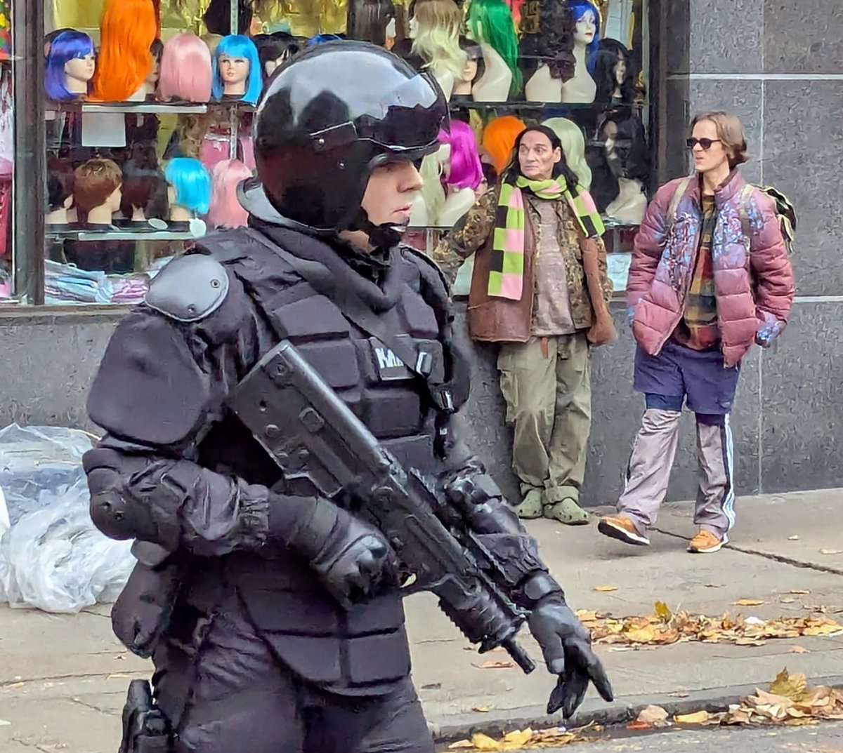 The Herald (@heraldscotland) on Twitter photo Hollywood blockbuster The Running Man filming in Glasgow on Saturday morning.
Cameras were rolling on Renfrew Street for the major production, a remake of the 1987 Arnold Schwarzenegger action film.
๐๐๐๐๐: <a href="/MearnsColin/">colin mearns</a>
READ MORE: heraldscotland.com/news/24657700.โฆ Hollywood blockbuster The Running Man filming in Glasgow on Saturday morning.
Cameras were rolling on Renfrew Street for the major production, a remake of the 1987 Arnold Schwarzenegger action film.
๐๐๐๐๐: <a href="/MearnsColin/">colin mearns</a>
READ MORE: heraldscotland.com/news/24657700.โฆ
