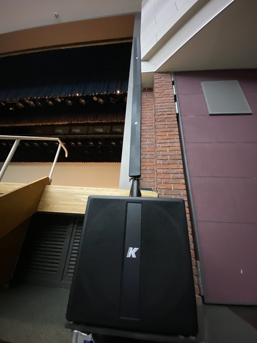 YosiSound's tweet image. 国内取扱いが #audiobrains となった #karray  ですが、北海道の片田舎町の施設でメインとして鎮座しております。 #InterBEE2024  ではロープスピーカーとか紐スピーカーとか言われてるアナコンダが実に良い働きをしてくれてます。 町民からはボッコ（棒）と呼ばれてるのです。