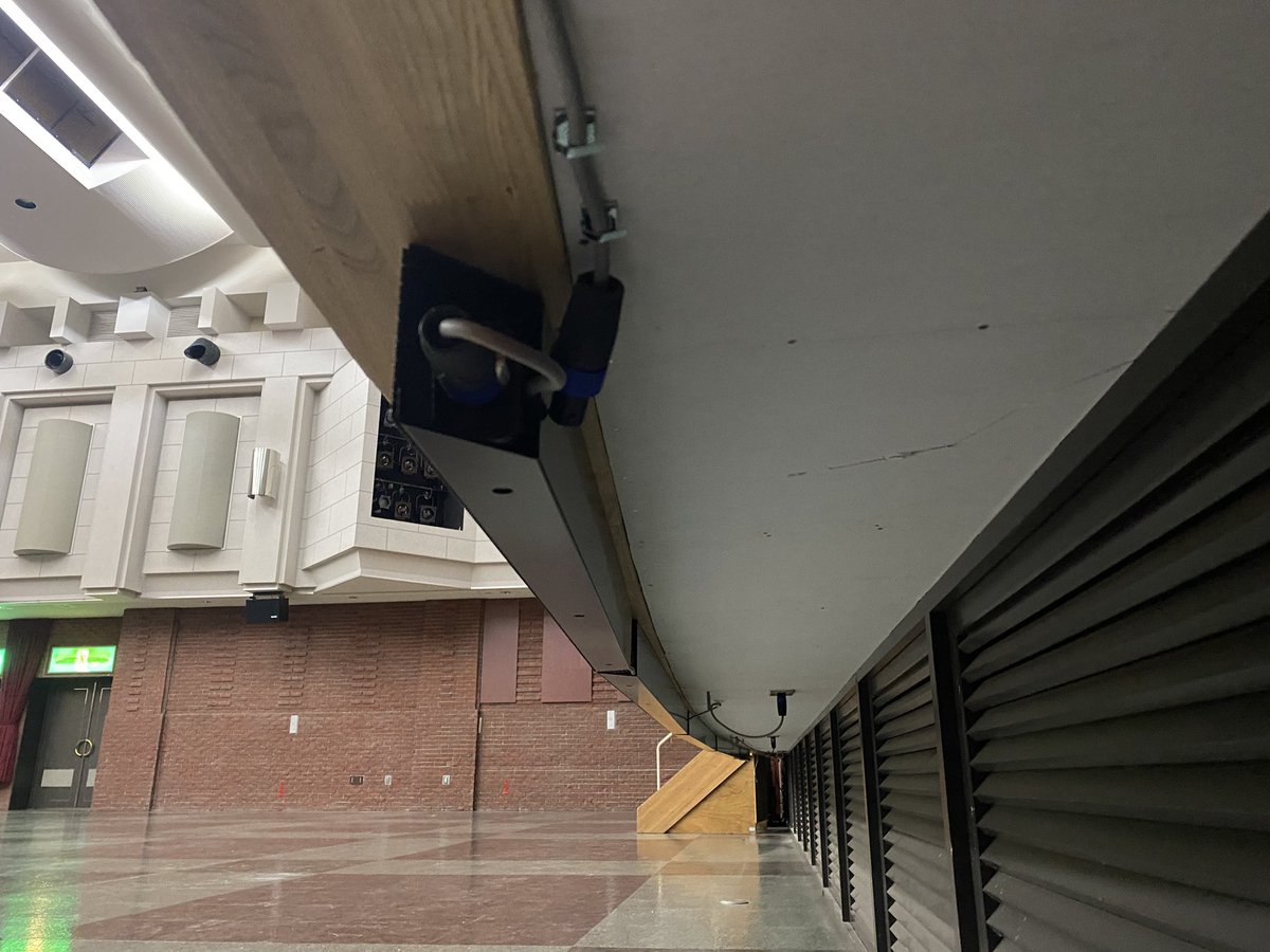 YosiSound's tweet image. 国内取扱いが #audiobrains となった #karray  ですが、北海道の片田舎町の施設でメインとして鎮座しております。 #InterBEE2024  ではロープスピーカーとか紐スピーカーとか言われてるアナコンダが実に良い働きをしてくれてます。 町民からはボッコ（棒）と呼ばれてるのです。