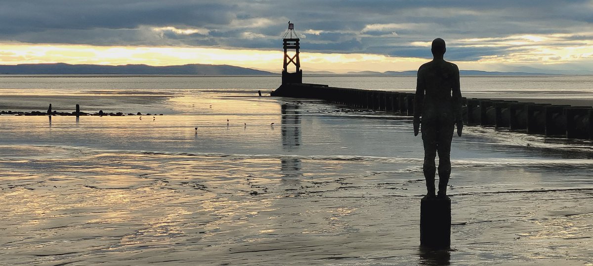 Steve Mulville🐶🌞☔️☁️☃️🌈⚽️💙 (@stevemulville) on Twitter photo On a clear day the <a href="/IronMenCrosby/">IronMenCrosby 🌤</a> can see right across Liverpool Bay to
Snowdonia NP or #EryriNationalPark as its now called..🌄
Was visible yesterday despite the clouds ⛅️..
What a vista..🌅 On a clear day the <a href="/IronMenCrosby/">IronMenCrosby 🌤</a> can see right across Liverpool Bay to
Snowdonia NP or #EryriNationalPark as its now called..🌄
Was visible yesterday despite the clouds ⛅️..
What a vista..🌅