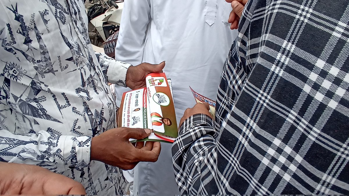 AzharIND's tweet photo. हडपसर के #SDPI उम्मीदवार अज़हर तांबोळी कॉर्नर मिटिंग में मतदाताओं से बात करते हुये।
#politics #pune #sdpi #maharashtraelection2024 #Hadapsar #kondhwa
#sdpipune #sdpimaharshtra #vot4democracy #Vote4SDPI https://t.co/k1G8BwCgrq