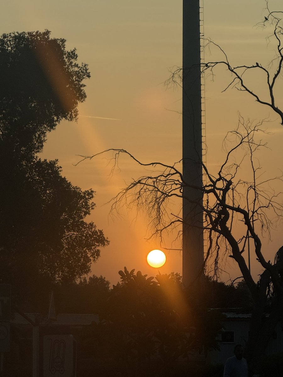 SalmanQ77's tweet photo. november sunrises &amp; sunsets 🫂 https://t.co/P3O7UDjkAm