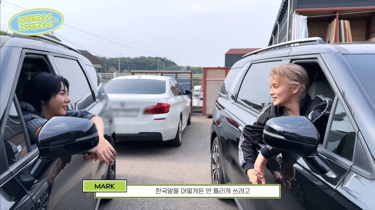 상대방 공개하는 법이 차 창문 내리는 거인 거
ㅈㄴ 가성비 넘치는데 신박해서 너무 웃김ㅜㅜ
선팅 진하게 된 연예인차만 할 수 잇는 공개방식