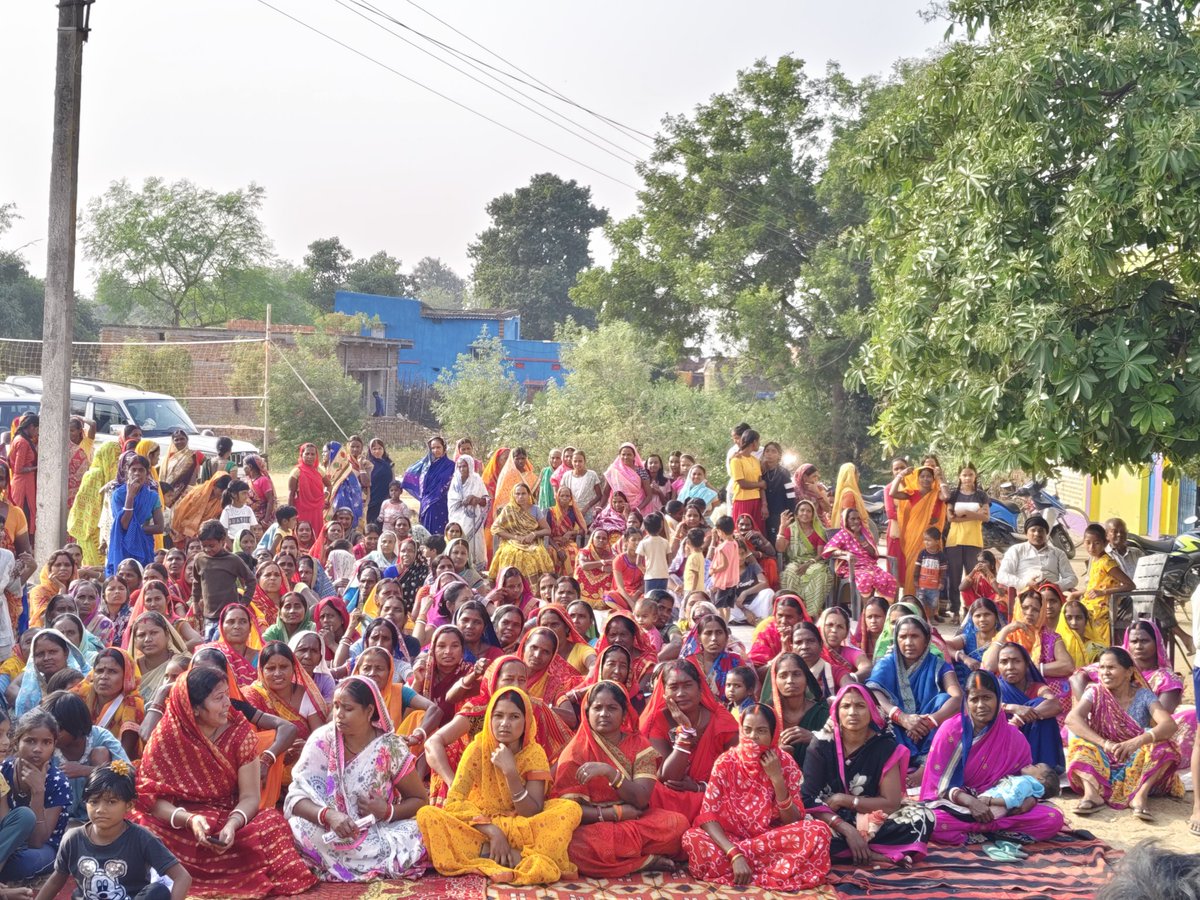 बाघमारा के लोहपिट्टी में बंगाल के झालदा विधायक माननीय श्री नेपाल महतो जी का आगमन हुआ साथ ही उन्होंने सभा को संबोधित करते हुए बाघमारा की जनता से महागठबंधन को वोट देने का अपील किये।🙏