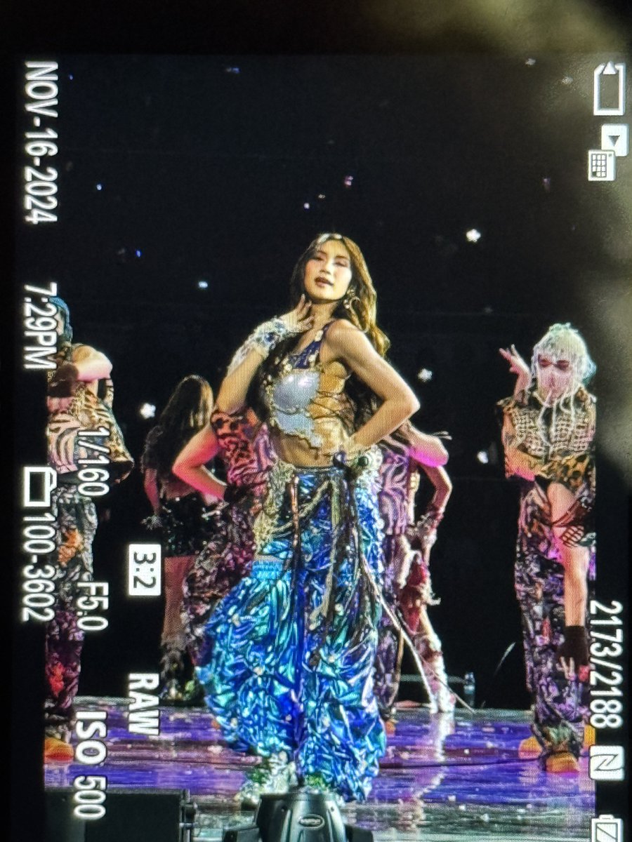 Naghahanap ng BEBE kanina. Ayan inuna ko na 🤣

#BINI_SHEENA 🥹

GRAND BINIVERSE DAY 1
#BINISlaysAtAranetaColiseum
#GrandBINIverse <a href="/BINI_ph/">BINI_PH</a>