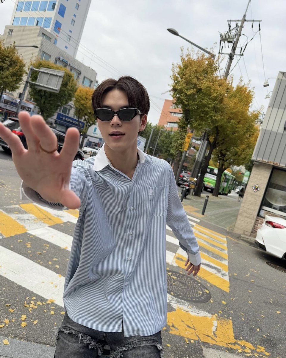 besideu33's tweet image. เพิ่งซื้อสีแดงไปปป น้องปิงมาลงสีเทาา พี่ต้องทำยังไงเสื้อสวยทุกสีเลยยย 🥹🥹 #PEMO 

@PKrittanun 🍦 ·˚ˎˊ˗
꒰ ⁺ ༘ #PingKrittanun  #TaLingPing ♡‧₊˚ ꒱