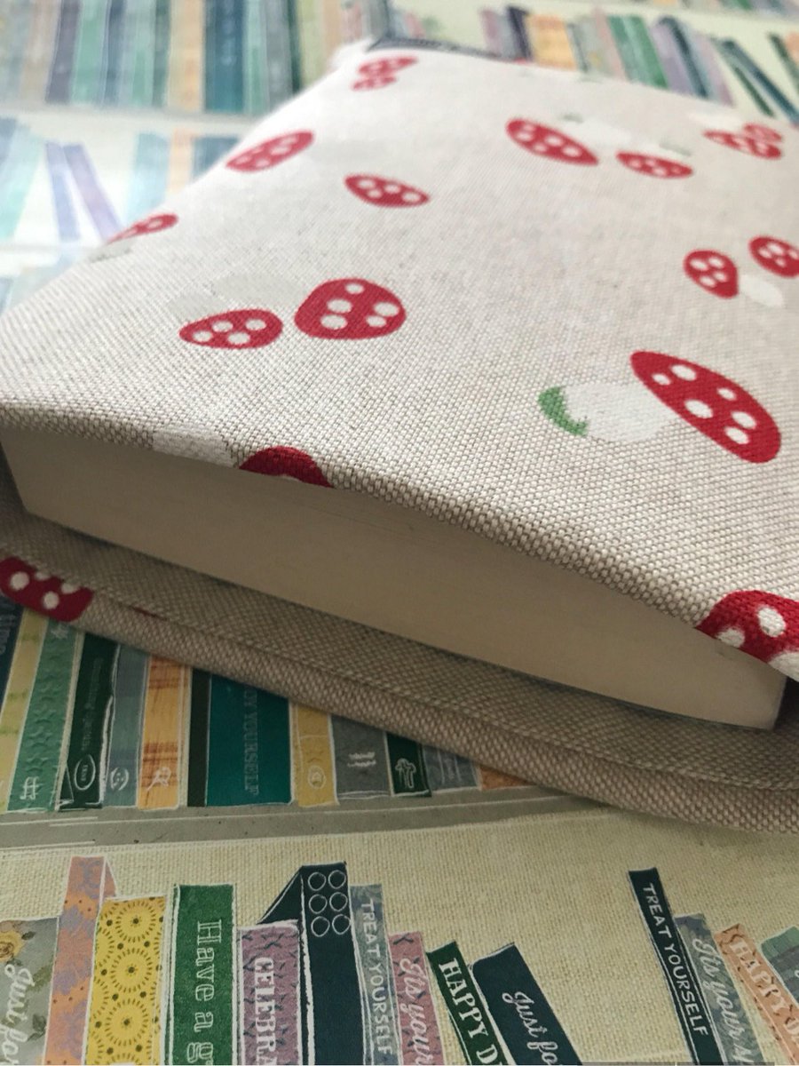 Buddles are fully lined &amp; padded book sleeves, designed to help protect your books whilst thrown around in your bag, or just to help your bag be a little bit more organised so you can slot your book in place easily! 📖 

Link to Etsy shop in my bio! ⬆️