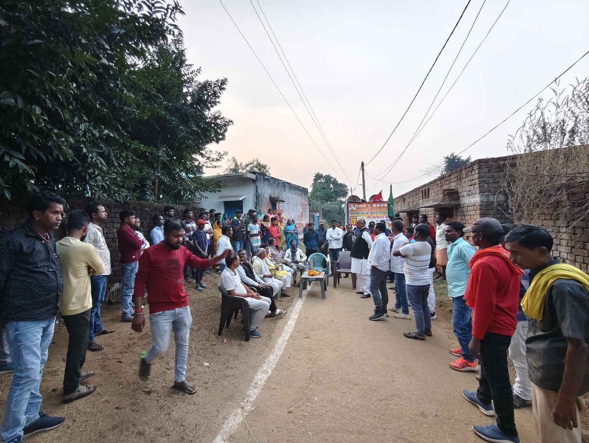 आज बाघमारा के कोलमुरना में जनसंपर्क के दौरान |🙏