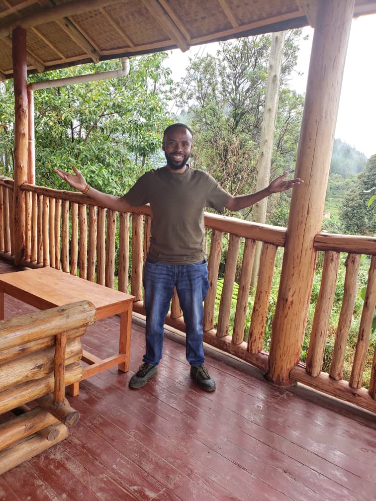 isaacayebarejr's tweet photo. Experience unmatched comfort when you stay @oruganolodge. Just a 10-minute walk to the Nkuringo sector UWA office of Bwindi National Park, the perfect starting point for your gorilla trekking adventure.
#ExploreUganda https://t.co/GuAxINQWUW