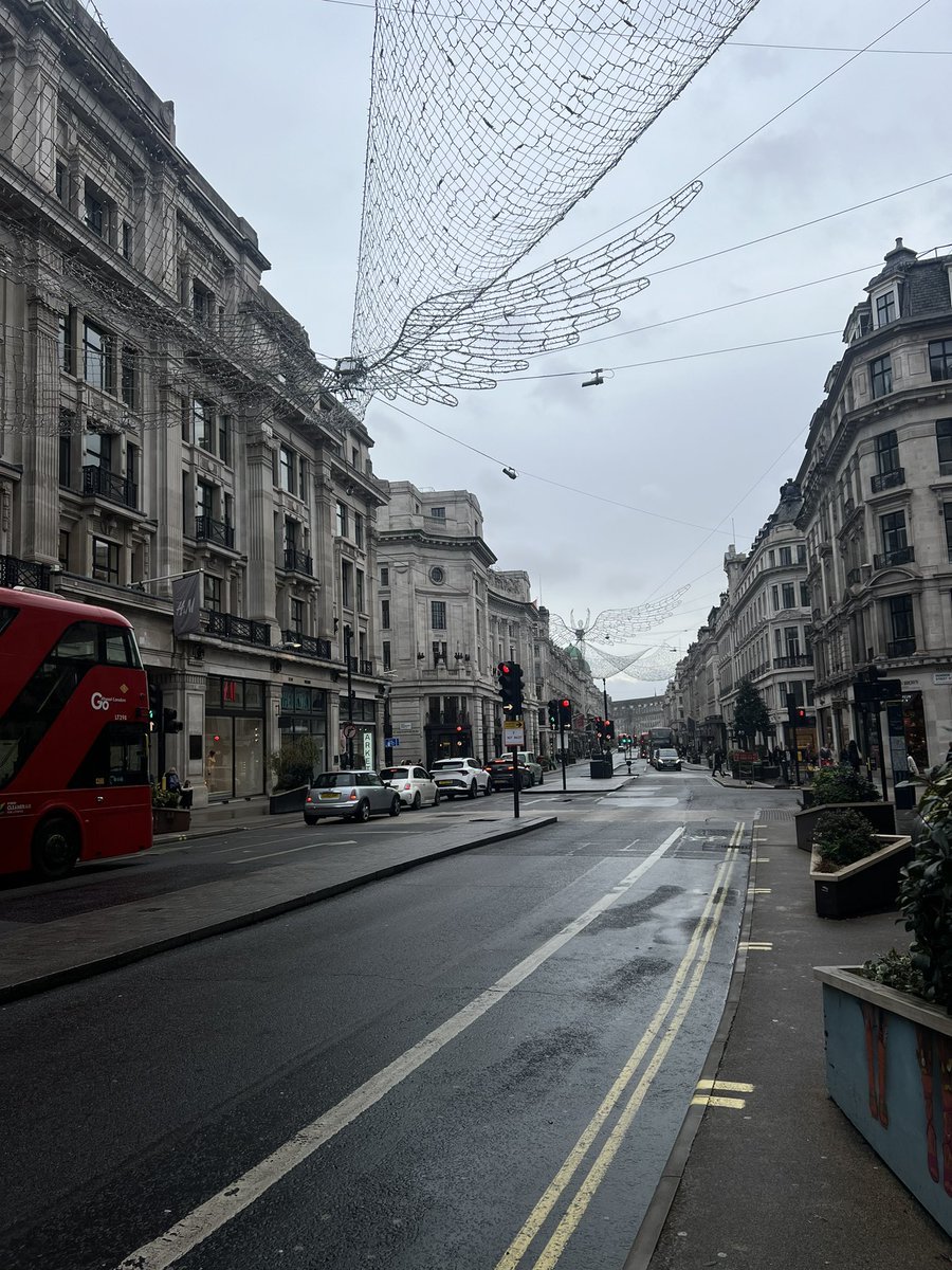 nouraalsaneaa's tweet photo. london is a real love story 🤍🇬🇧🫶🏽 https://t.co/JOzuhNghiI