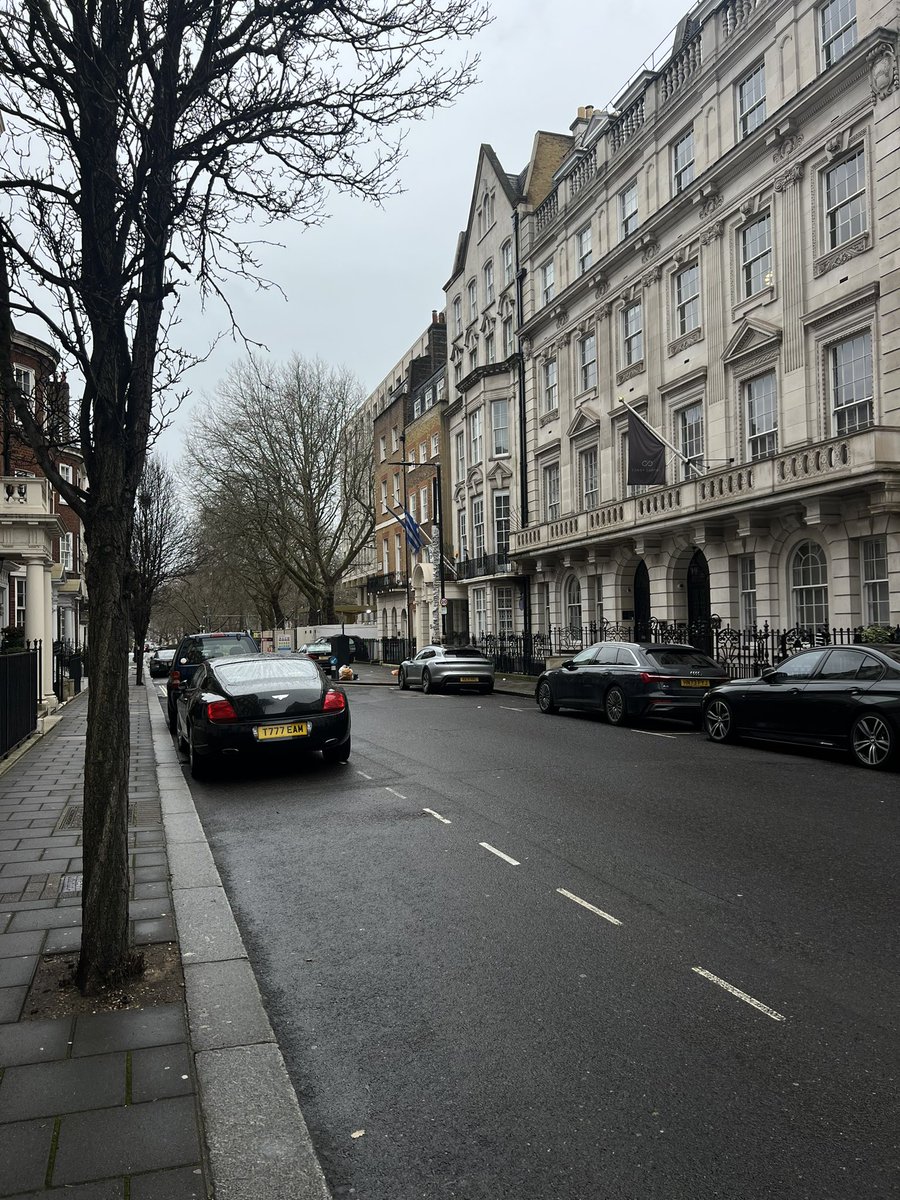 nouraalsaneaa's tweet photo. london is a real love story 🤍🇬🇧🫶🏽 https://t.co/JOzuhNghiI
