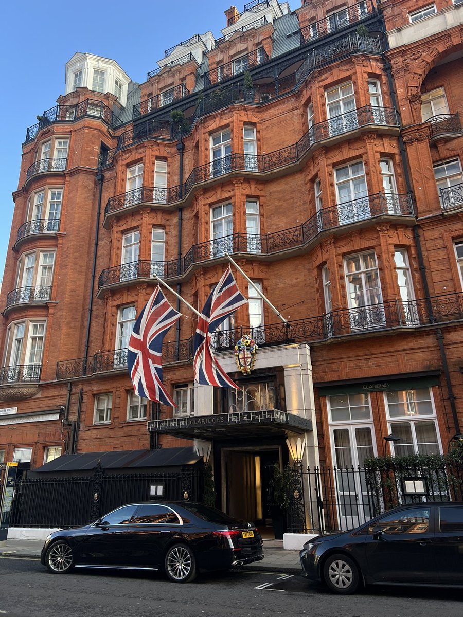nouraalsaneaa's tweet photo. london is a real love story 🤍🇬🇧🫶🏽 https://t.co/JOzuhNghiI