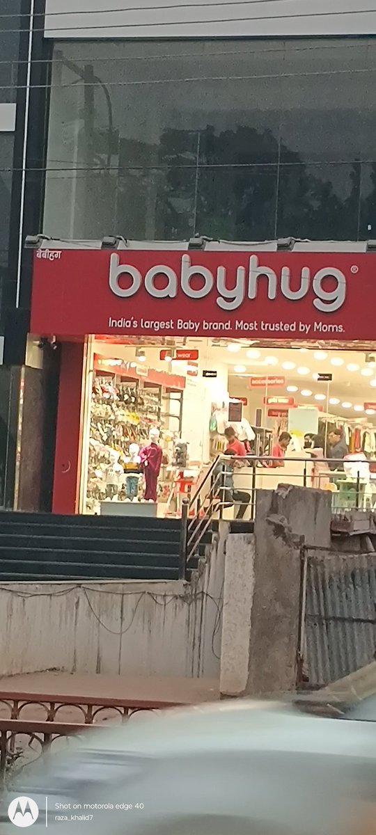 CallMe718's tweet photo. my Mom  doesn't know you..
#babyhug #store 

#ShakeysSuperLeague https://t.co/s4W2CJMVvn