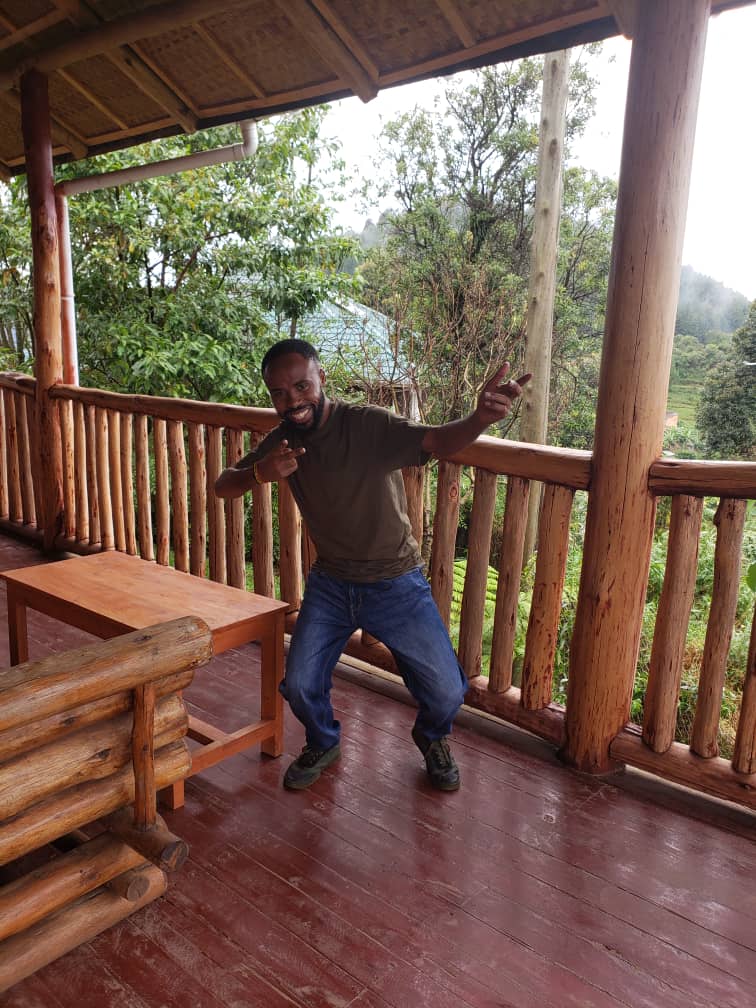 isaacayebarejr's tweet photo. Experience unmatched comfort when you stay @oruganolodge. Just a 10-minute walk to the Nkuringo sector UWA office of Bwindi National Park, the perfect starting point for your gorilla trekking adventure.
#ExploreUganda https://t.co/GuAxINQWUW
