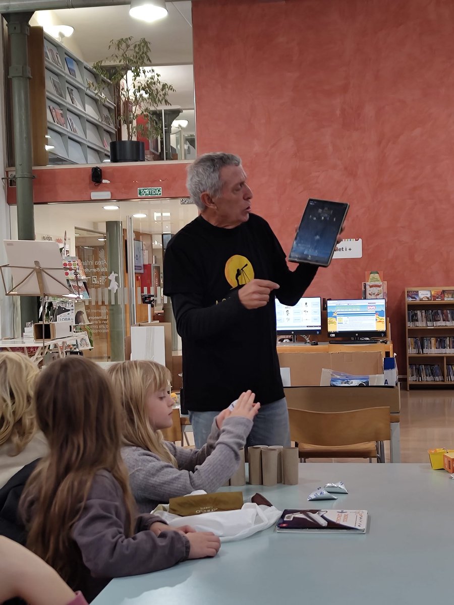 Espectacular taller d'invents per observar el sol. De la mà del nostre soci Joan Compte!!! 

Demostrant que amb una mica d'enginy i coses que podem trobar per casa, tothom pot observar amb seguretat el nostre sol!

Gracies per compartir els teus invents amb nosaltres Joan!