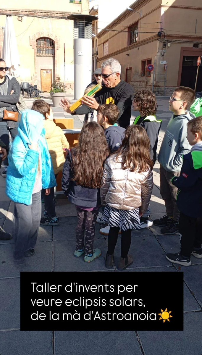 Astroanoia's tweet photo. Espectacular taller d'invents per observar el sol. De la mà del nostre soci Joan Compte!!! 

Demostrant que amb una mica d'enginy i coses que podem trobar per casa, tothom pot observar amb seguretat el nostre sol!

Gracies per compartir els teus invents amb nosaltres Joan! https://t.co/lMrxifDZyp