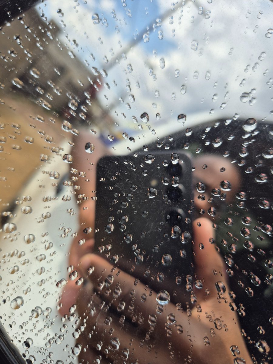 SelloMothemane's tweet image. Which phone can take better pictures than my phone? Not even an iPhone.