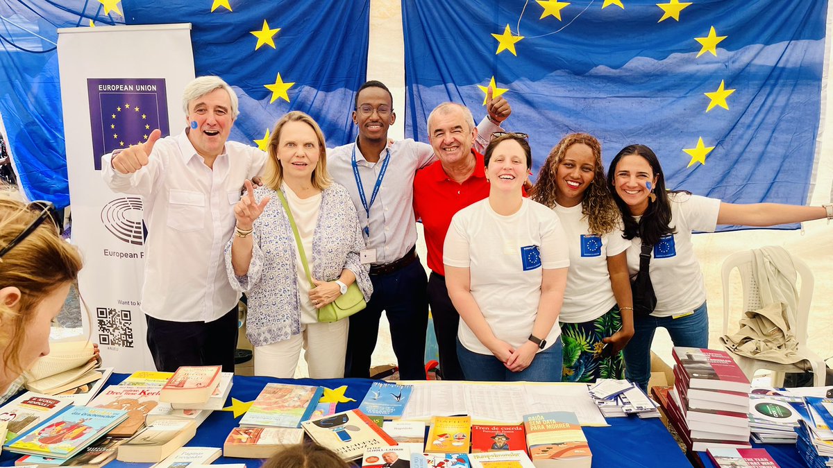 EUtoAU's tweet photo. Join us #EU stand is waiting for your visit at Diplomatic Charity Bazaar! A souvenir picture, popcorn 🍿, cupcakes, sparkling, fun games and the EU book 📖 fair. #AUEU
#DiplomaticCharityBazaar #MulticulturalEvent #CommunitySpirit https://t.co/Qq4Skt5rOa