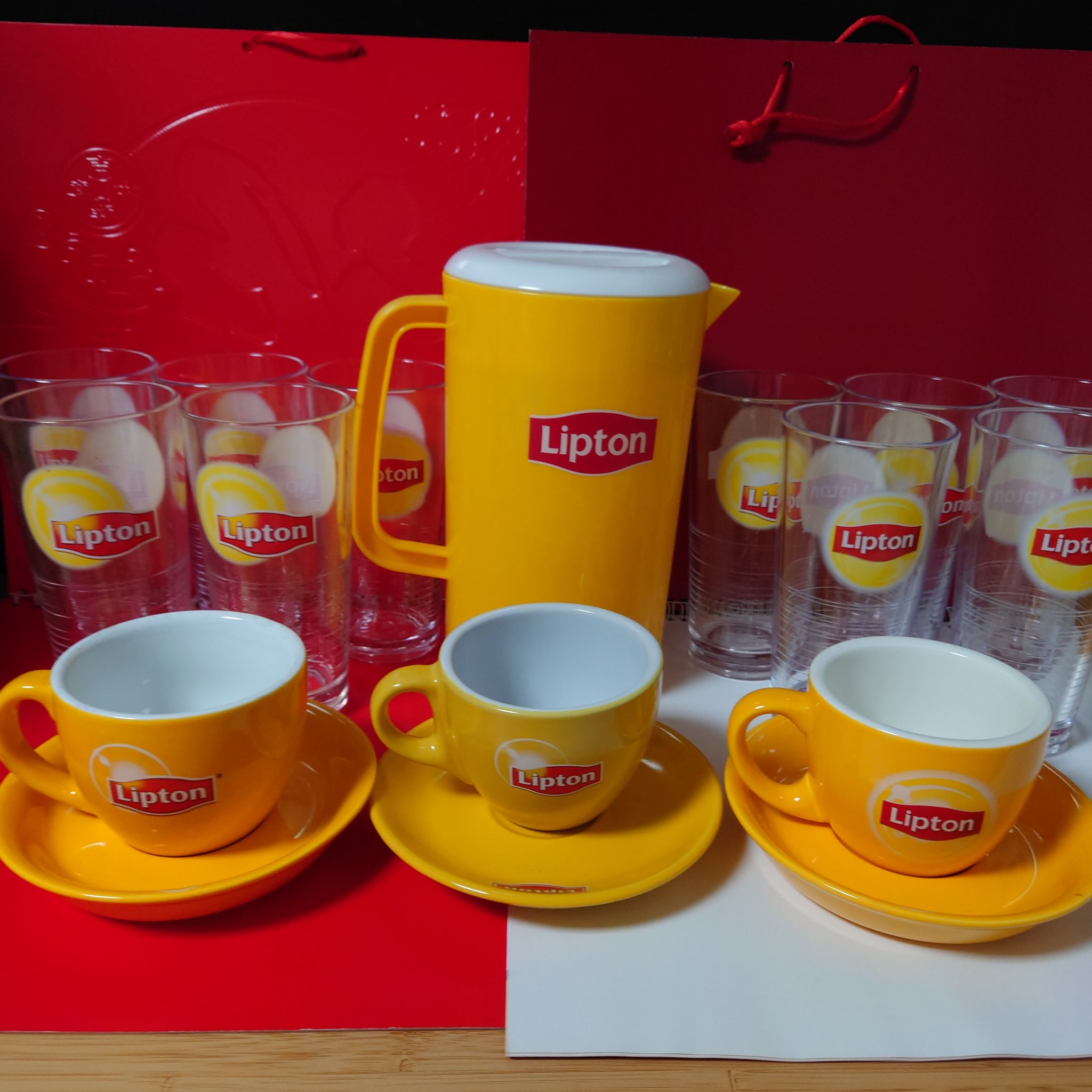 美品　香港　LIPTON プラカップ　２つセット 美品香港LIPTON プラカップ2つセット