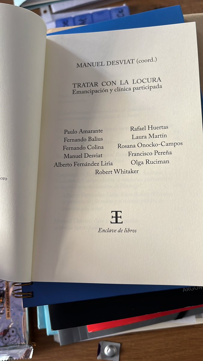 revoldelirante's tweet photo. Recién salido a las librerías. Por una #saludmental colectiva y emancipadora. @enclavedelibros @ManuelDesviat 

https://t.co/ksNbruC1Z4 https://t.co/cWrmrbrDc1