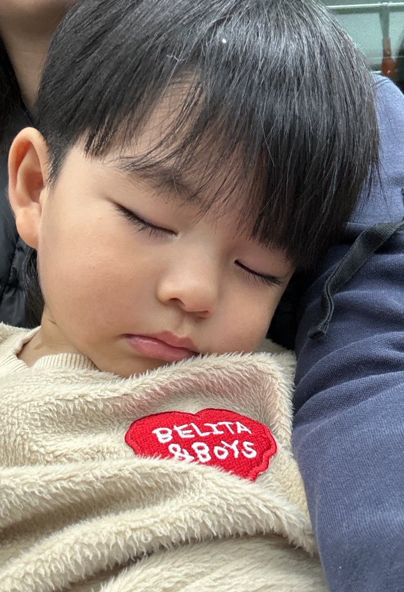 darelnim's tweet photo. malam minggu malah bobo🤏🏻 https://t.co/X3onxTAdEA